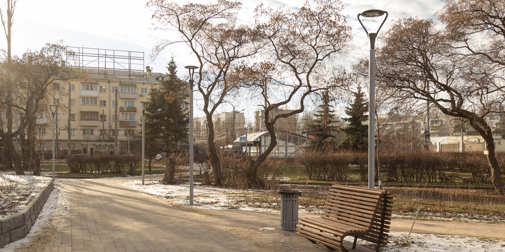 Особенности и преимущества трубчатых парково-декоративных фонарей