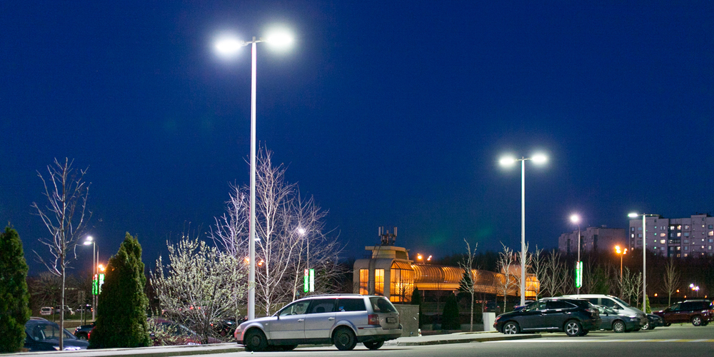 Качественное освещение парковочных стоянок и пешеходных дорожек